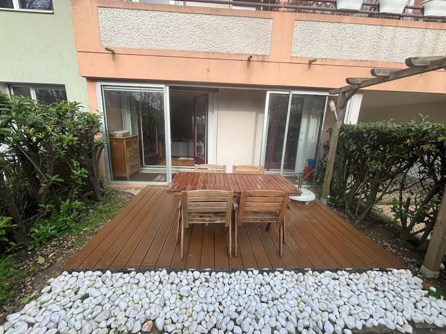Апартаменты F2 Avec Terrasse, Parking Gratuit Гиянкур Экстерьер фото
