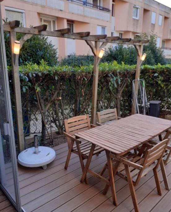 Апартаменты F2 Avec Terrasse, Parking Gratuit Гиянкур Экстерьер фото